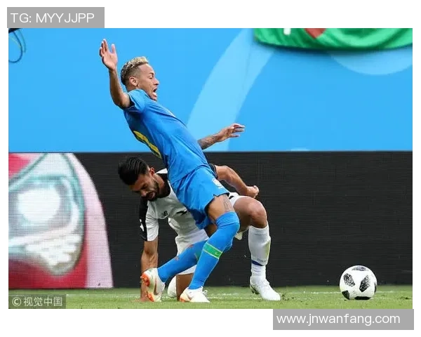 足球假摔与球星争议：哪些顶级球员因假摔遭遇批评与处罚